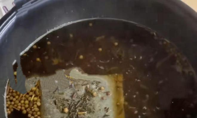 脚把自己泡进医院掐人中找邻居求救不朽情缘后怕！独居女生用花椒泡
